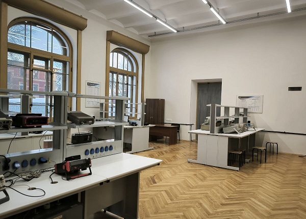 Изображение: Зал механики (для физических институтов) учебной лаборатории ИФиМ готов к приему студентов!